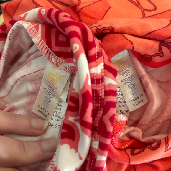 💥3/$15💥 2pairs Vintage LuLaRoe Valentine’s Heart Leggings OS Lot - Picture 4 of 5